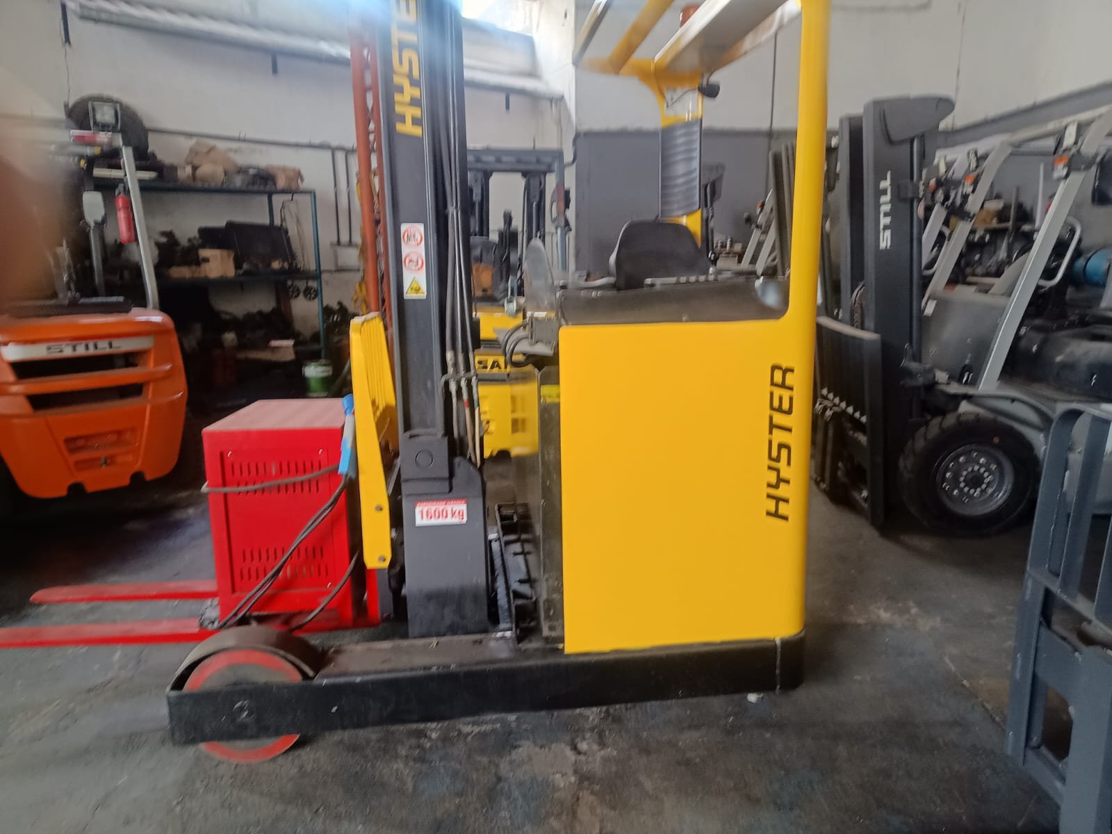 Empilhadeira Retrátil - Hyster - R1.6