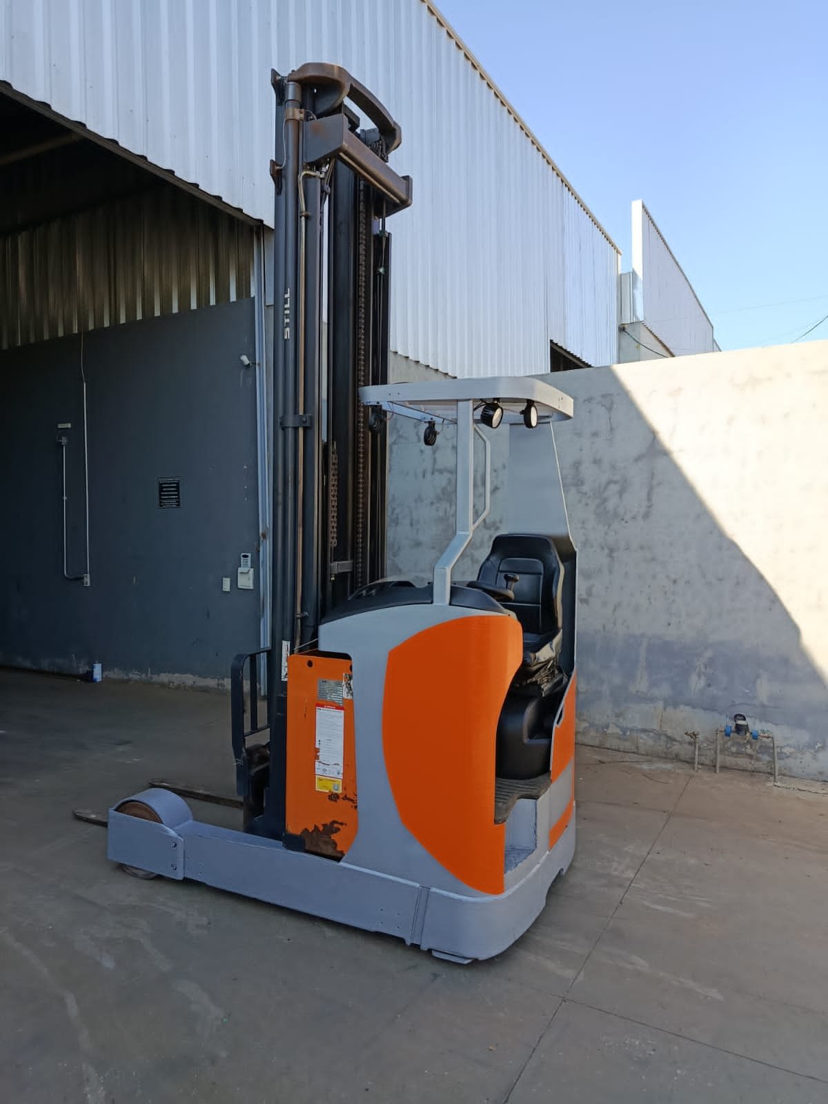 Empilhadeira Retrátil - Still - FMX17NG