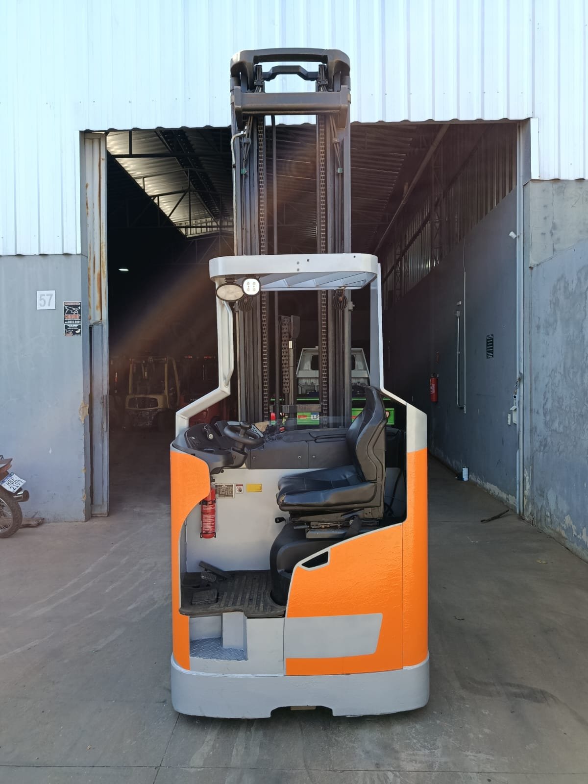 Empilhadeira Retrátil - Still - FMX17NG