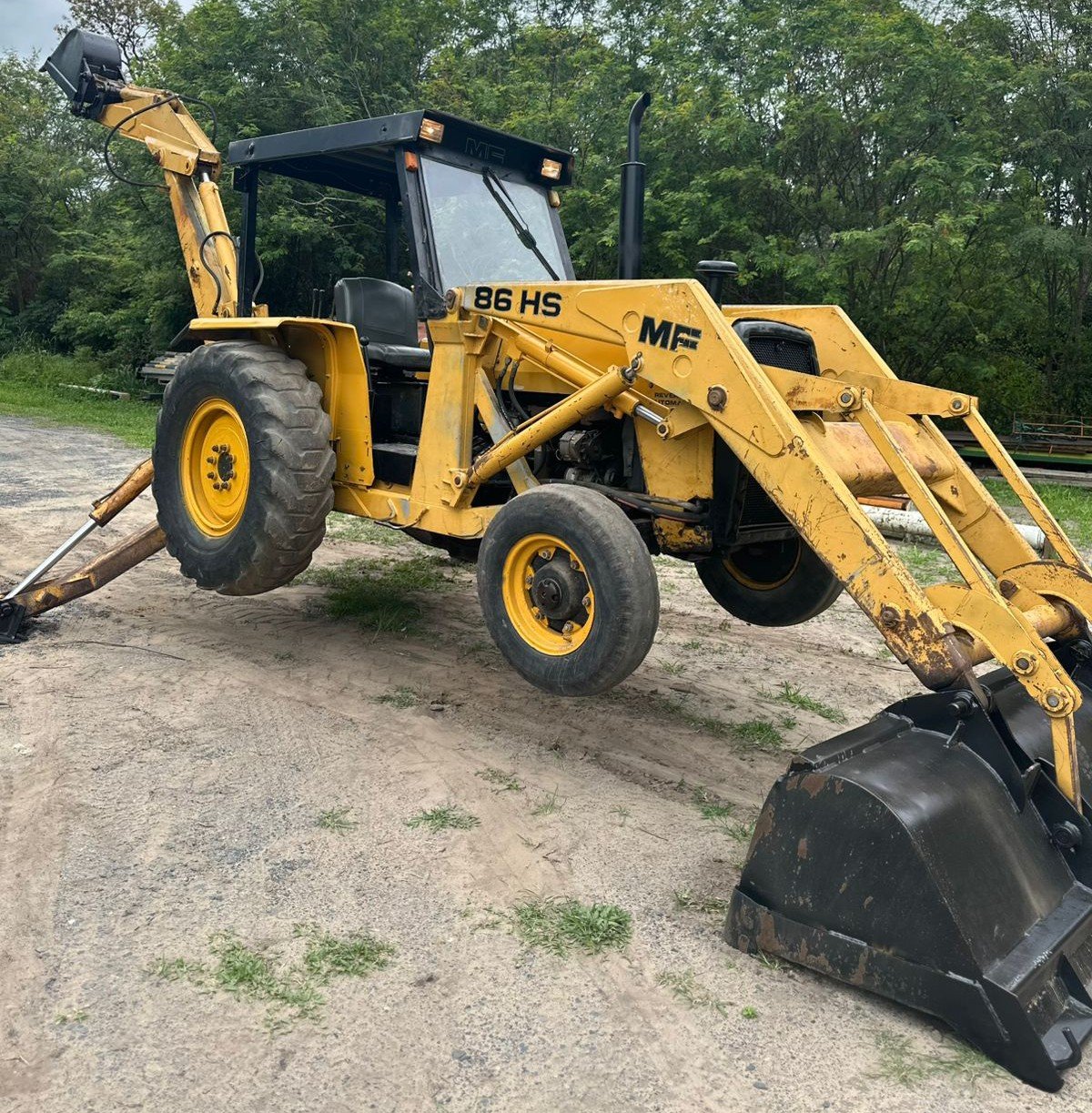 Retroescavadeira - Massey Ferguson - MF86HS