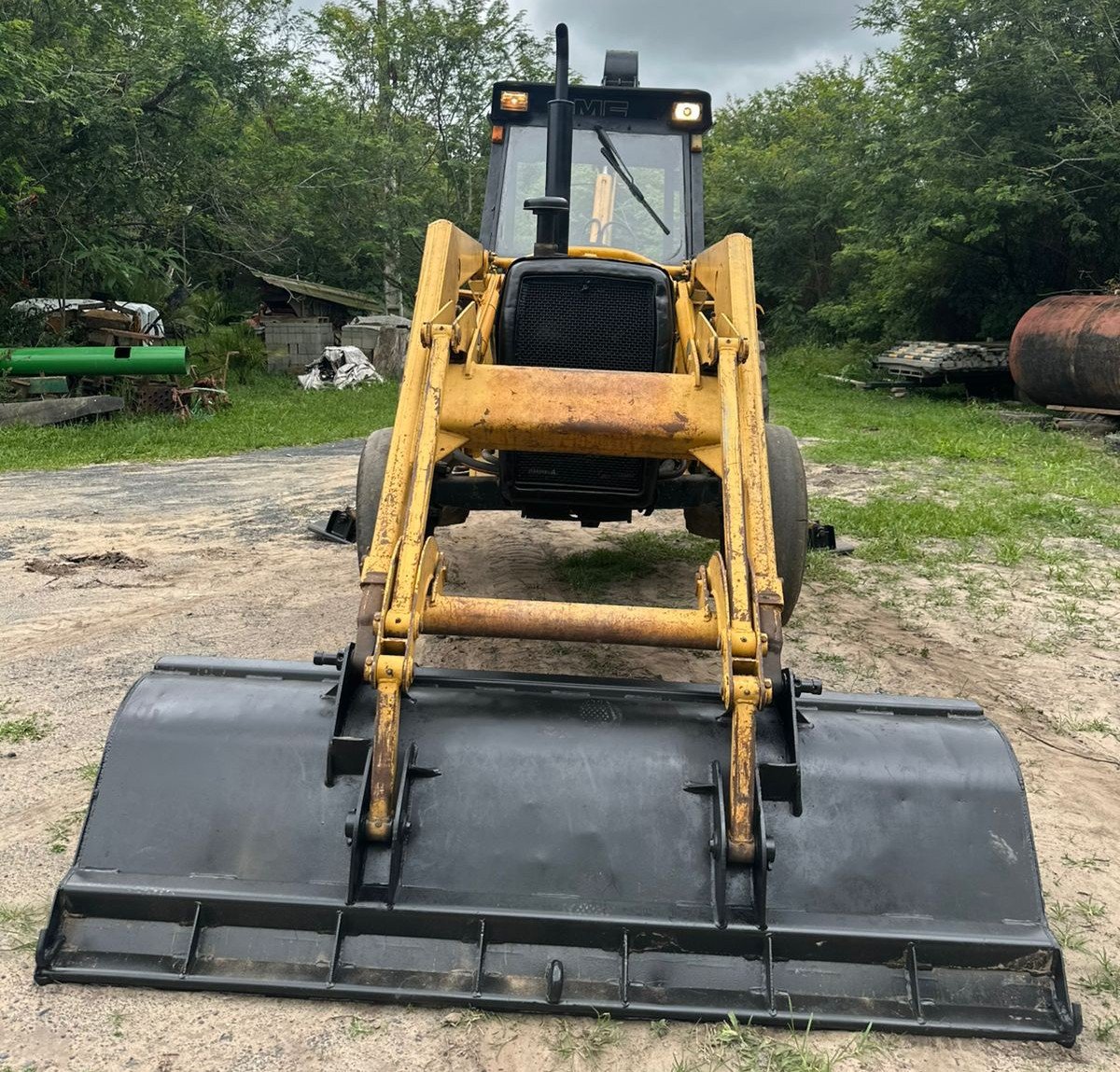 Retroescavadeira - Massey Ferguson - MF86HS