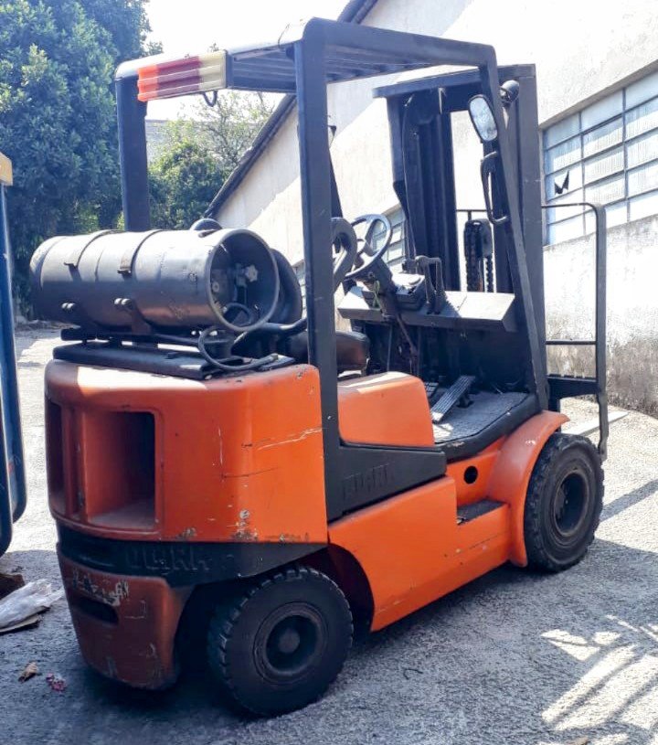 Empilhadeira Combustão - Clark - CGP25