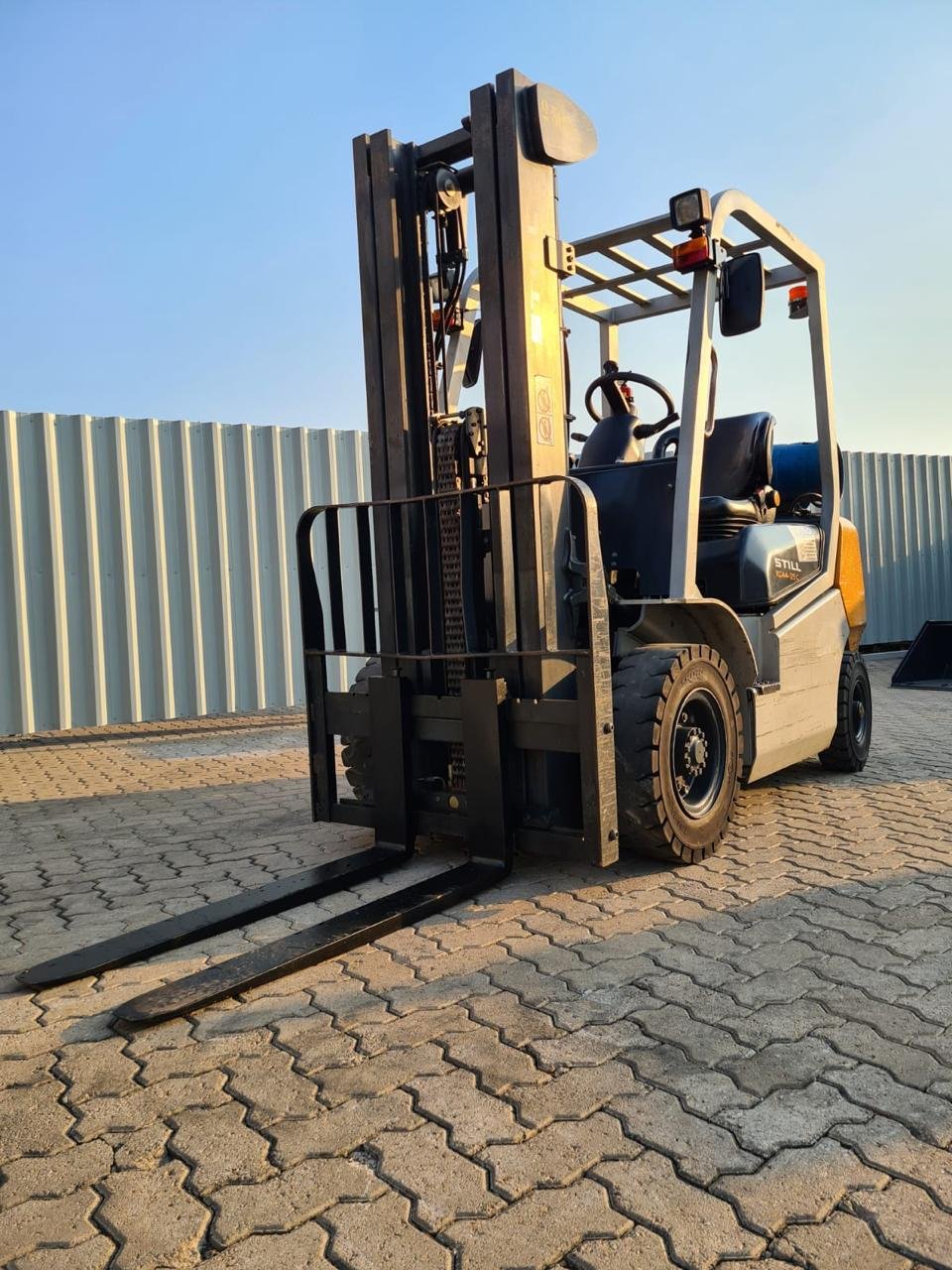 Empilhadeira Combustão - Still - RC44-25C