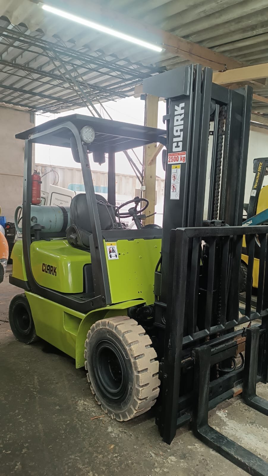 Empilhadeira Combustão - Clark - CMP25