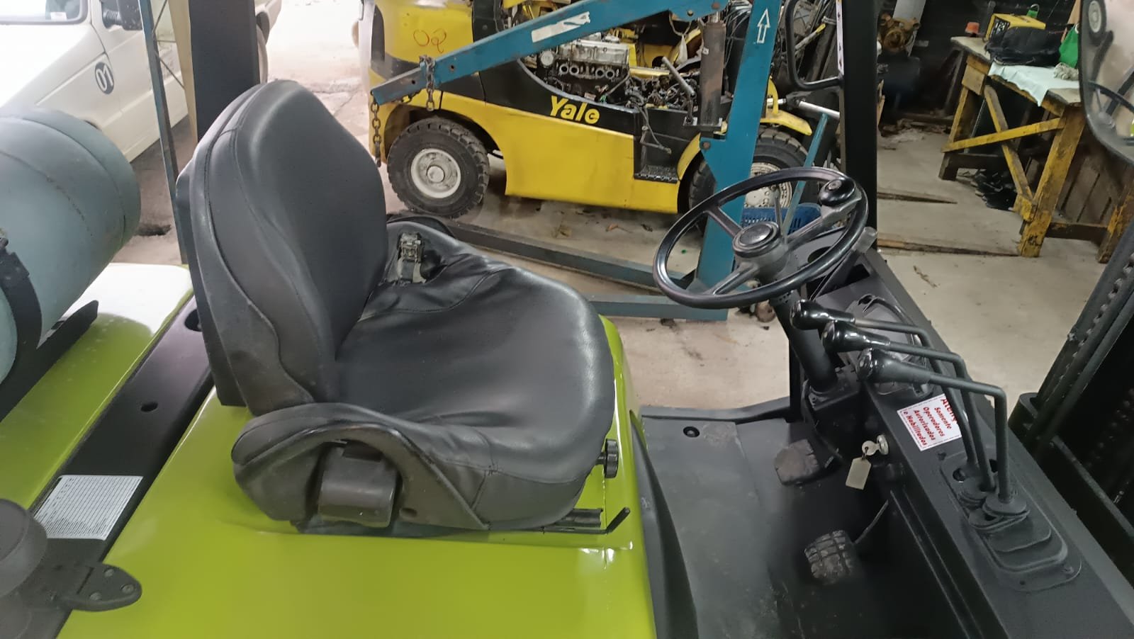 Empilhadeira Combustão - Clark - CMP25