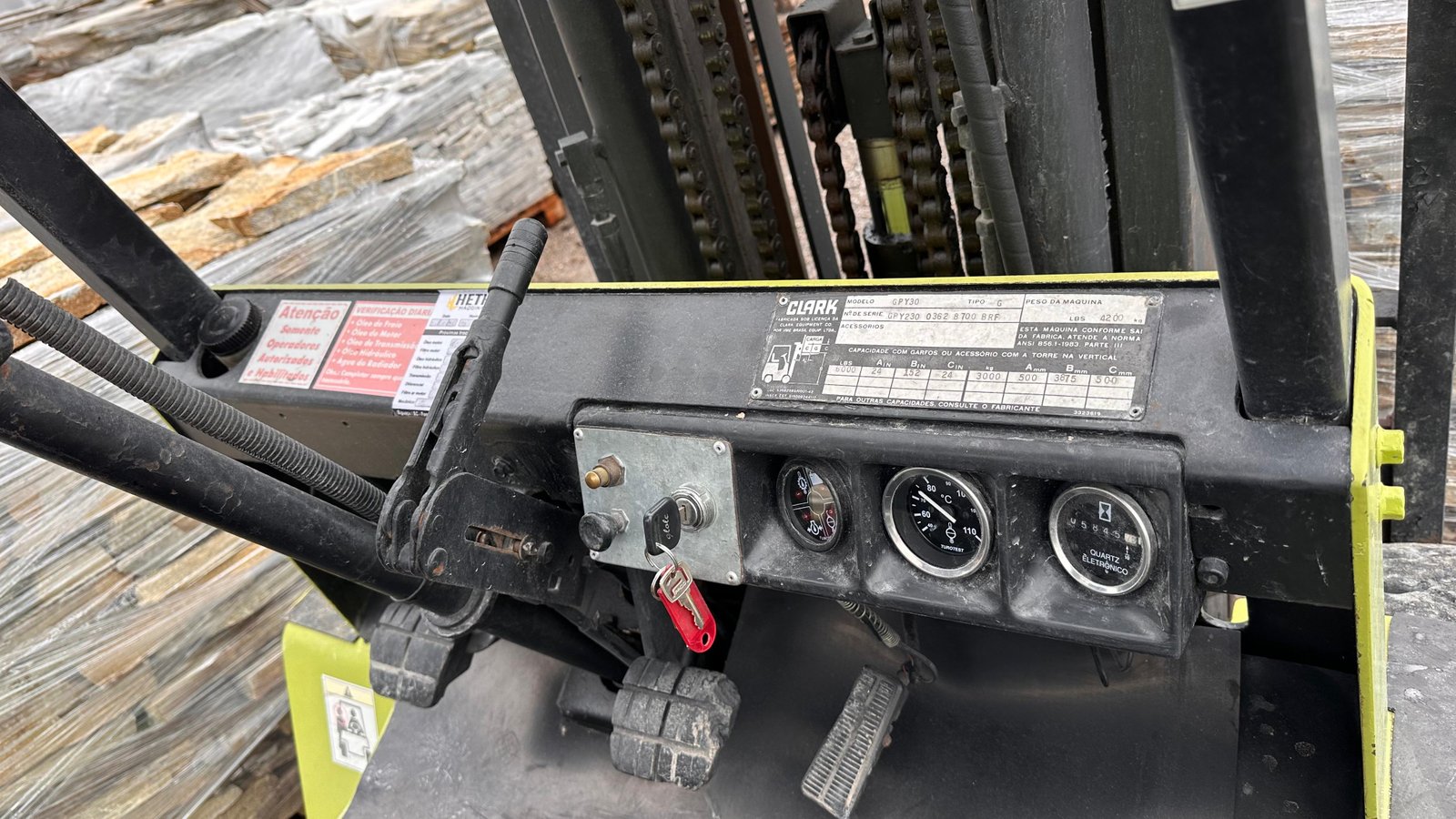 Empilhadeira Combustão - Clark - GPY30