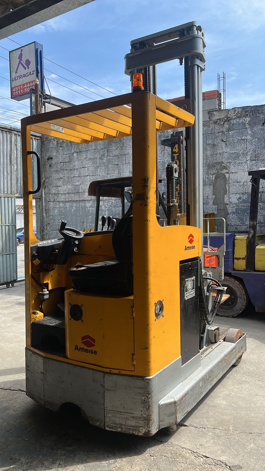 Empilhadeira Retrátil - Ameise - ETV2000