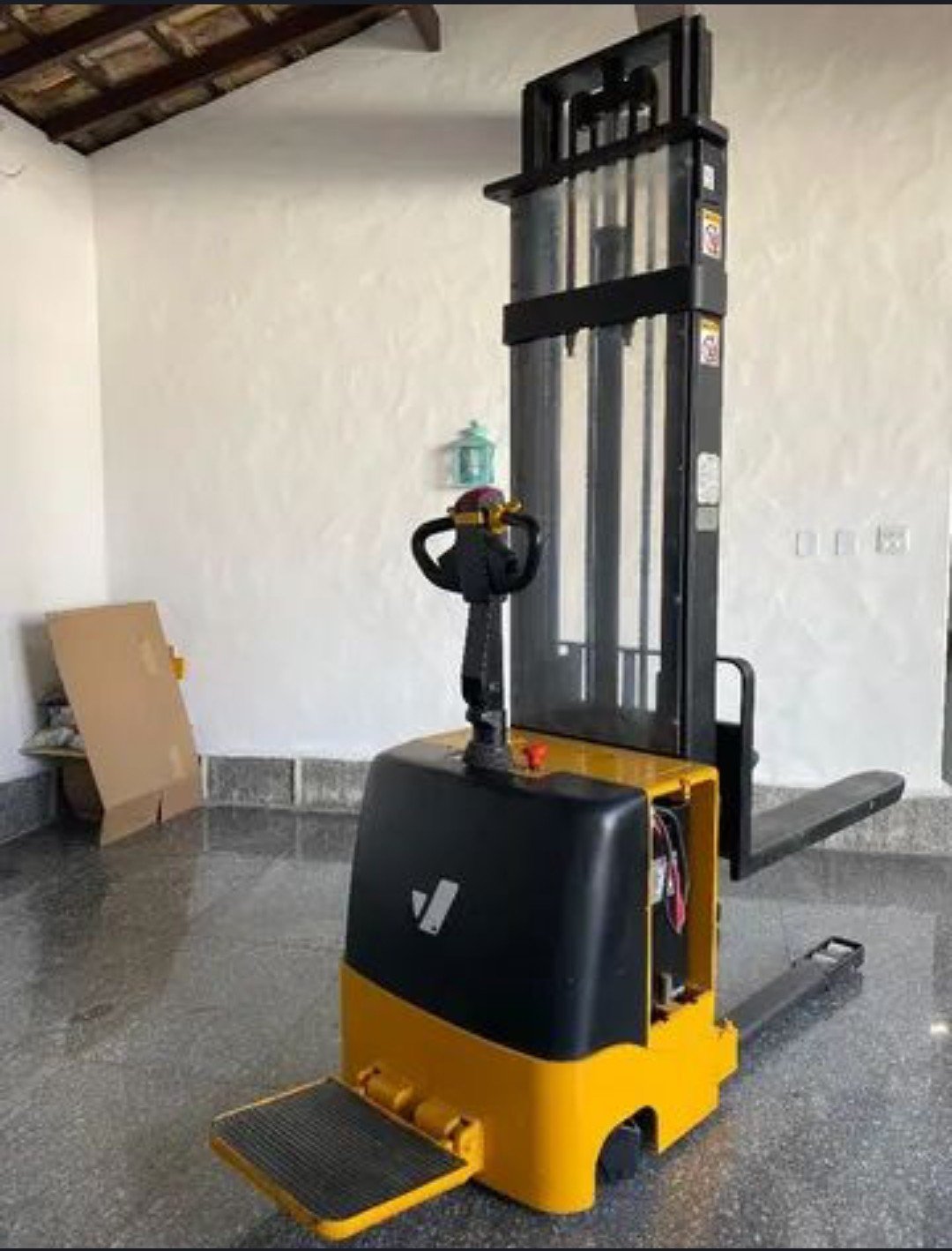 Empilhadeira Paleteira - Beltolls - CDD15A