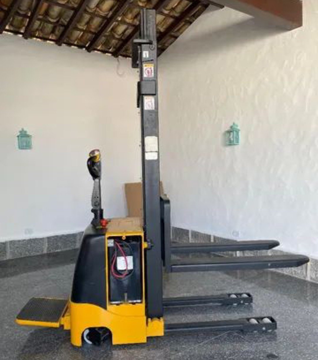 Empilhadeira Paleteira - Beltolls - CDD15A