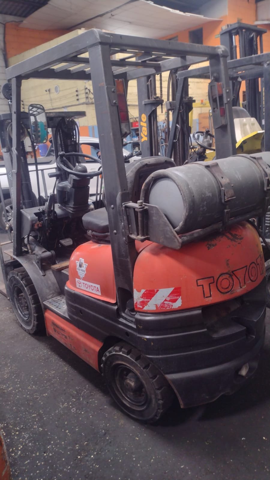 Empilhadeira Combustão - Toyota - 6FG18