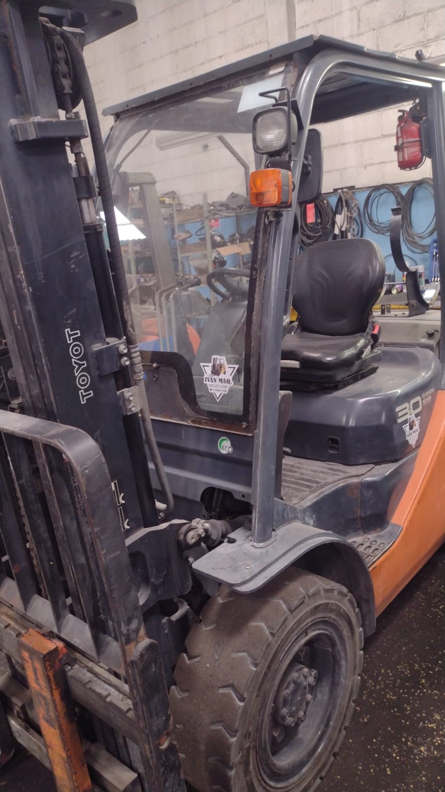 Empilhadeira Combustão - Toyota - 8FG30