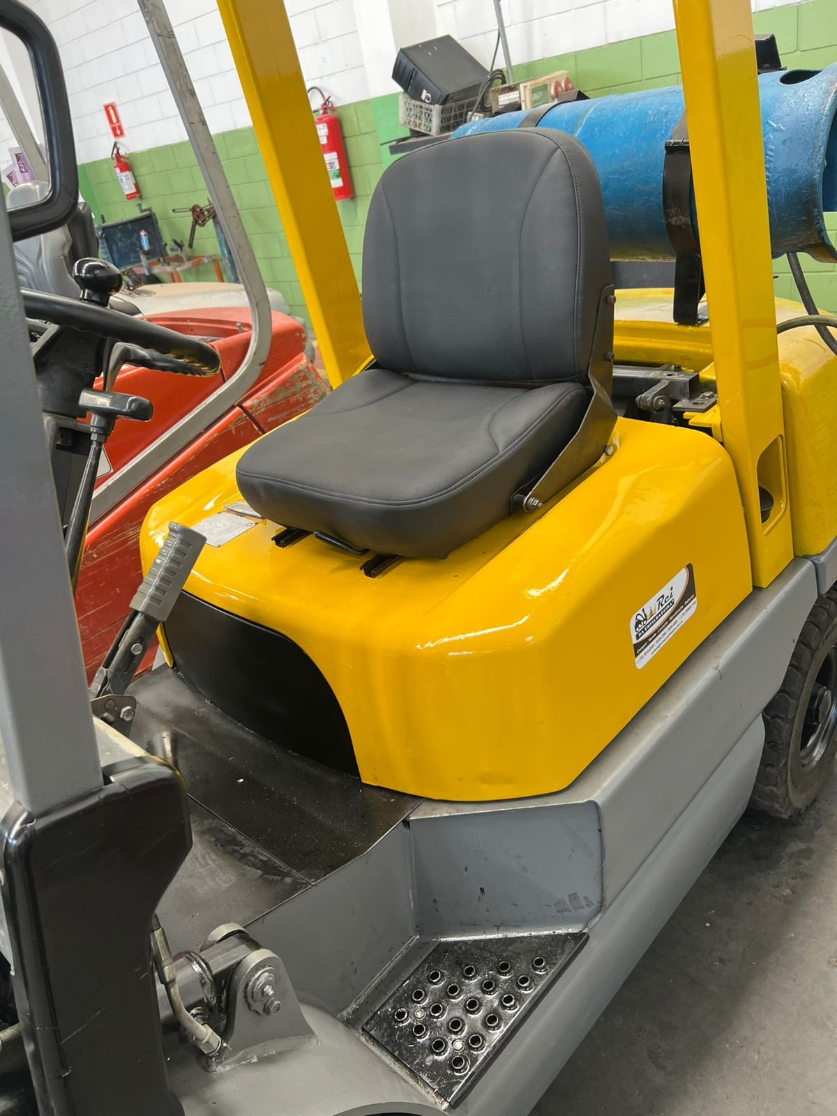 Empilhadeira Combustão - TCM - FG25