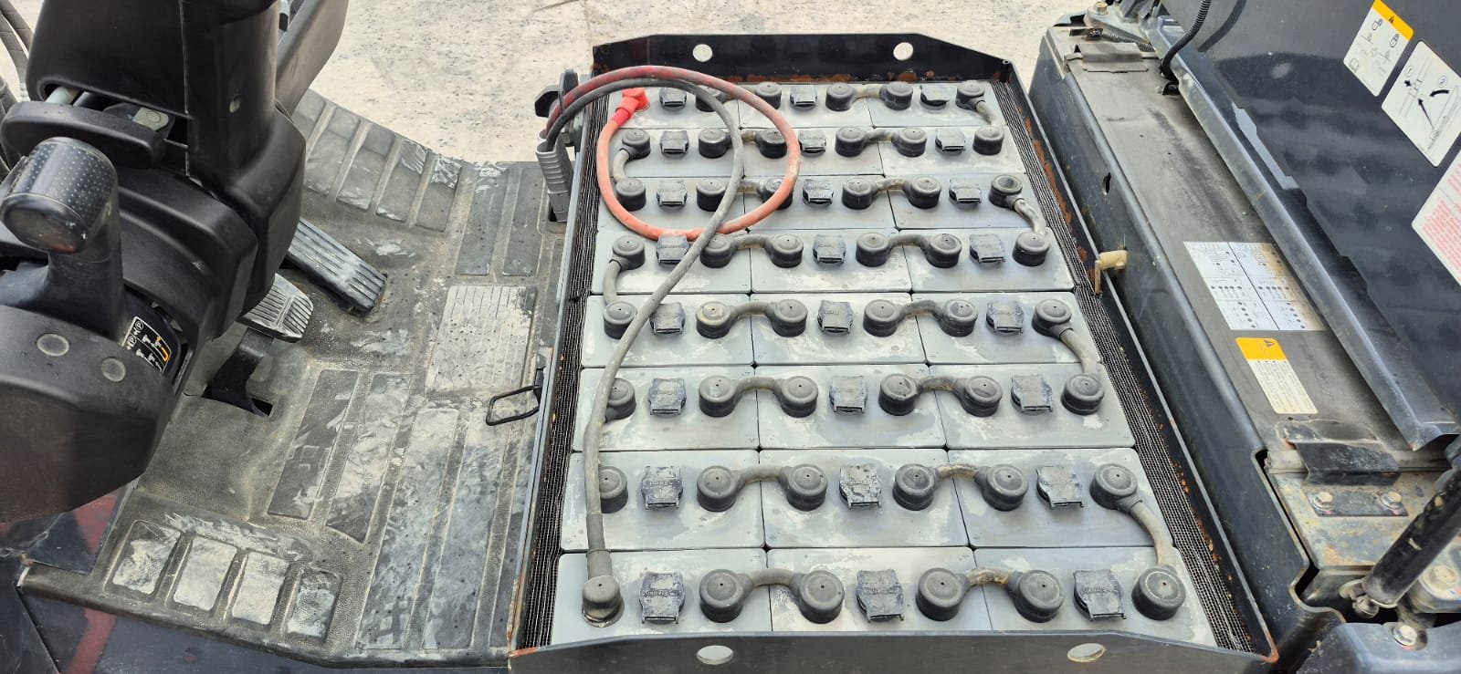 Empilhadeira Contrabalanceada - Toyota - 8FBN25