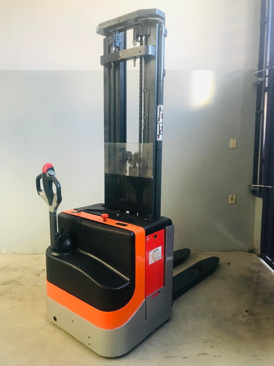 Empilhadeira Paleteira - Still - EGV16