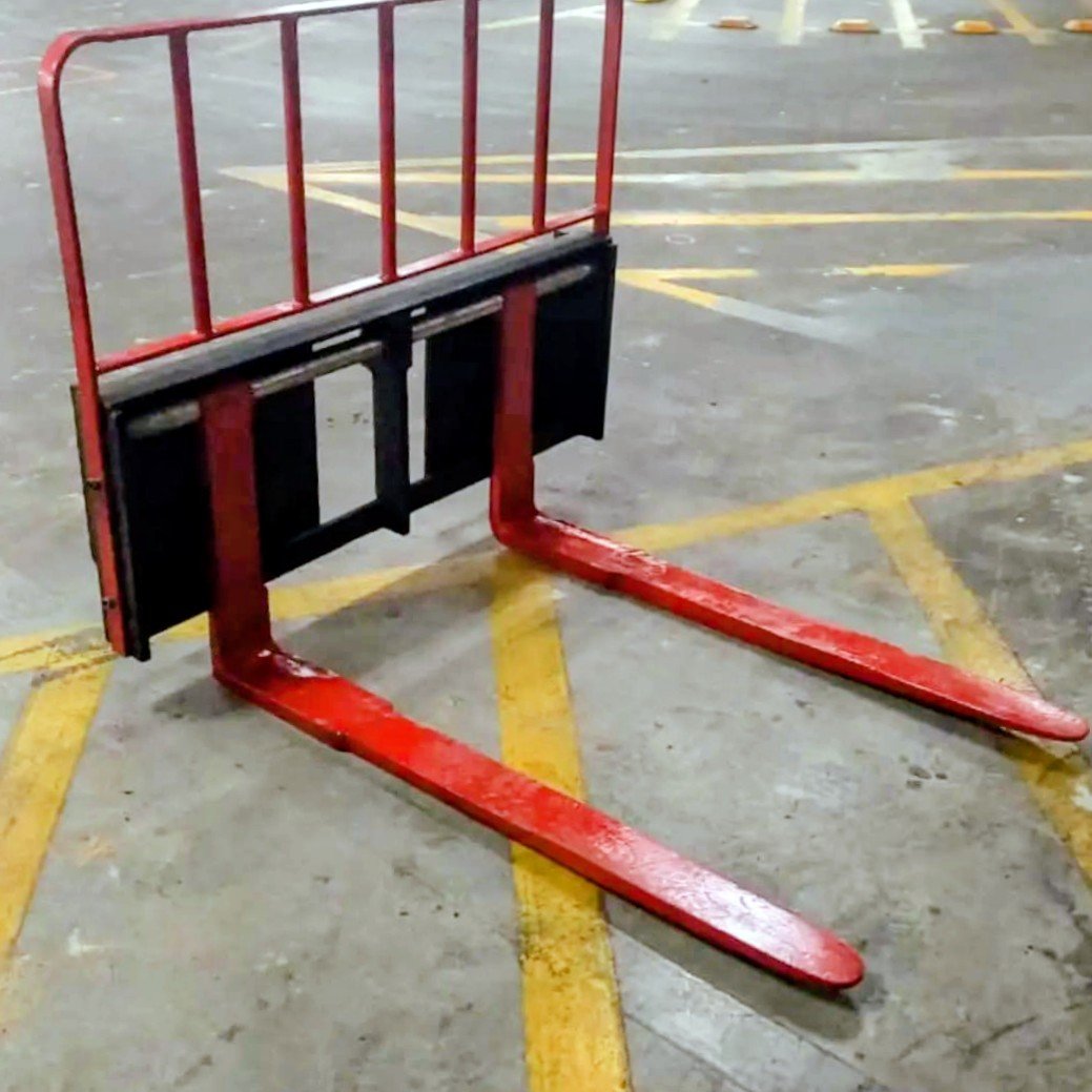 Garfos Paleteiro para Mini Escavadeira - FLD - Garfos