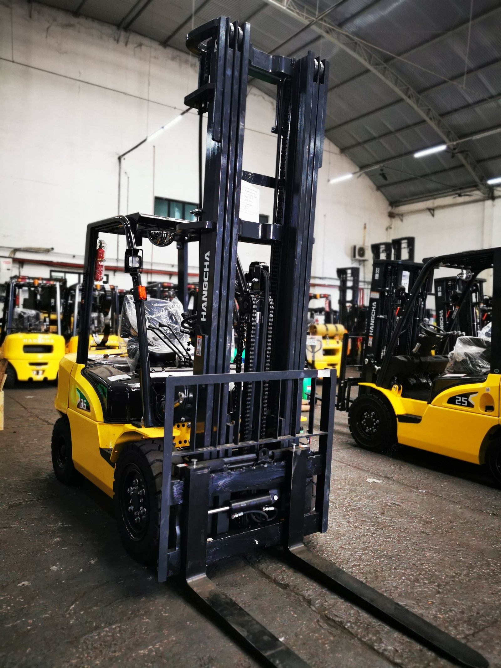 Empilhadeira Combustão - Hangcha - CPQD25