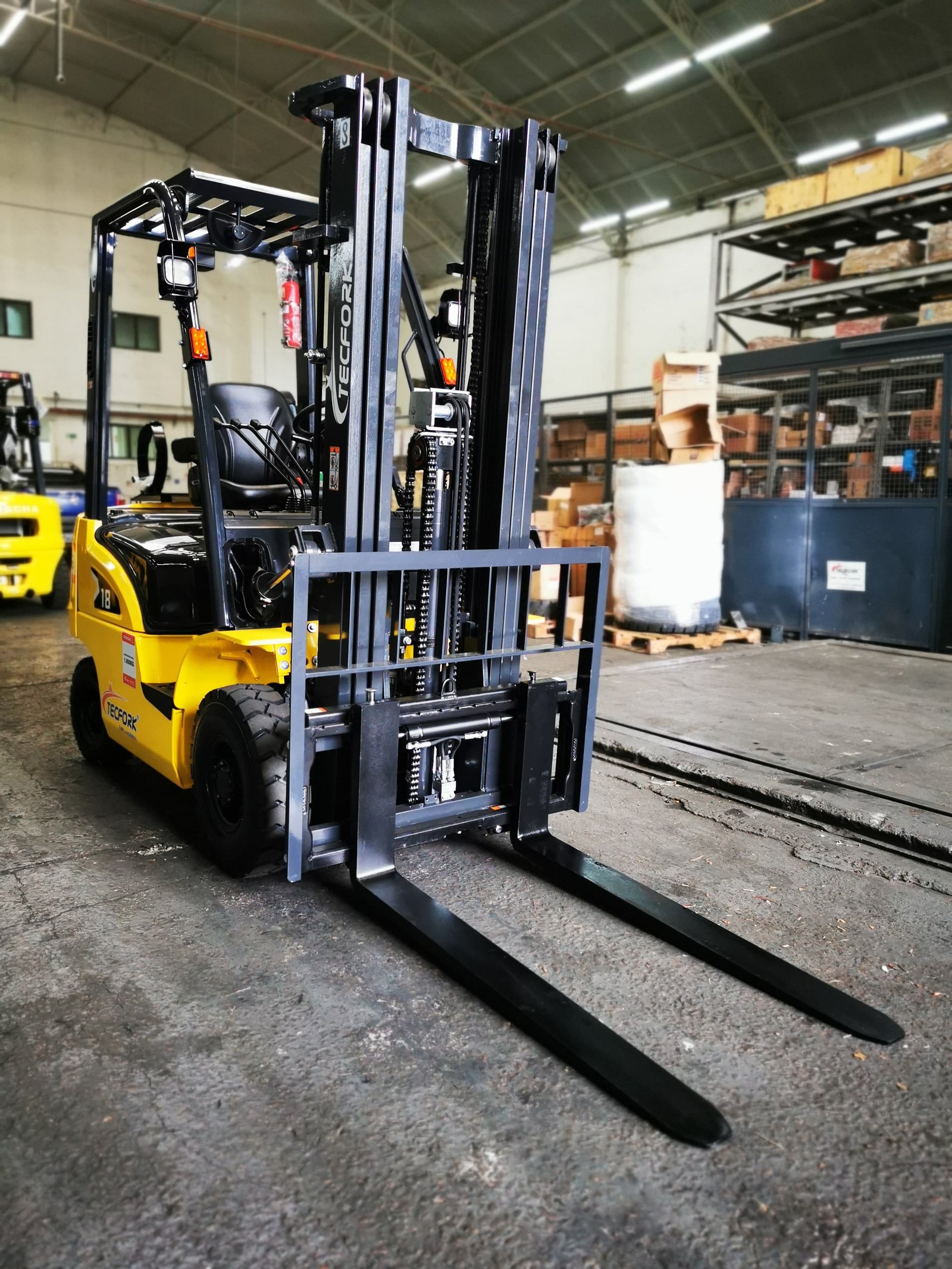 Empilhadeira Combustão - Hangcha - CPQD18