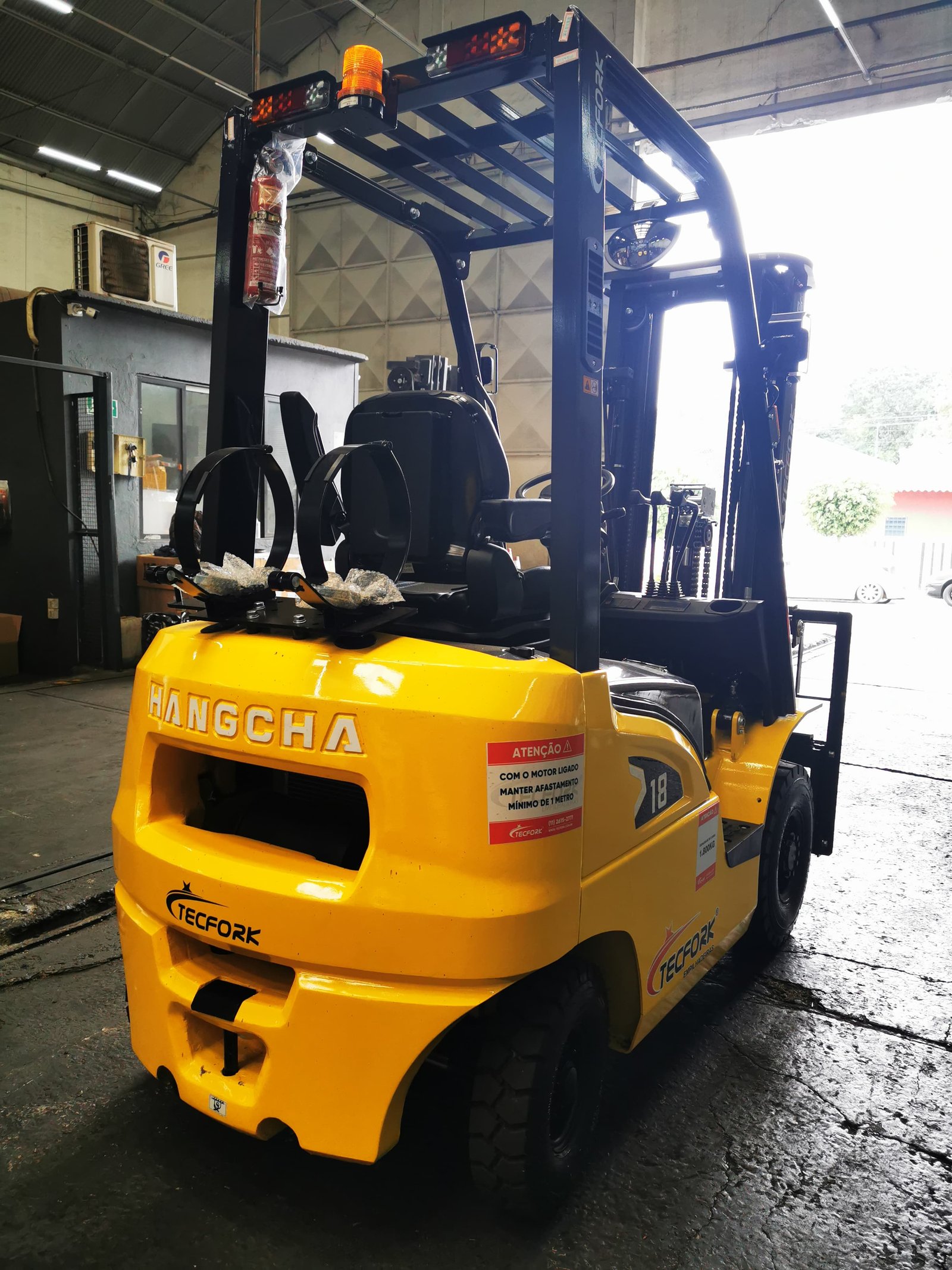 Empilhadeira Combustão - Hangcha - CPQD18