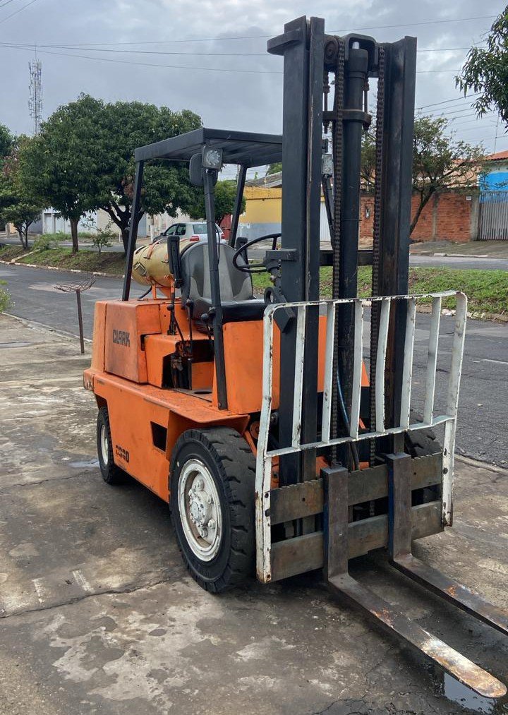 Empilhadeira Combustão - Clark - C300HY50