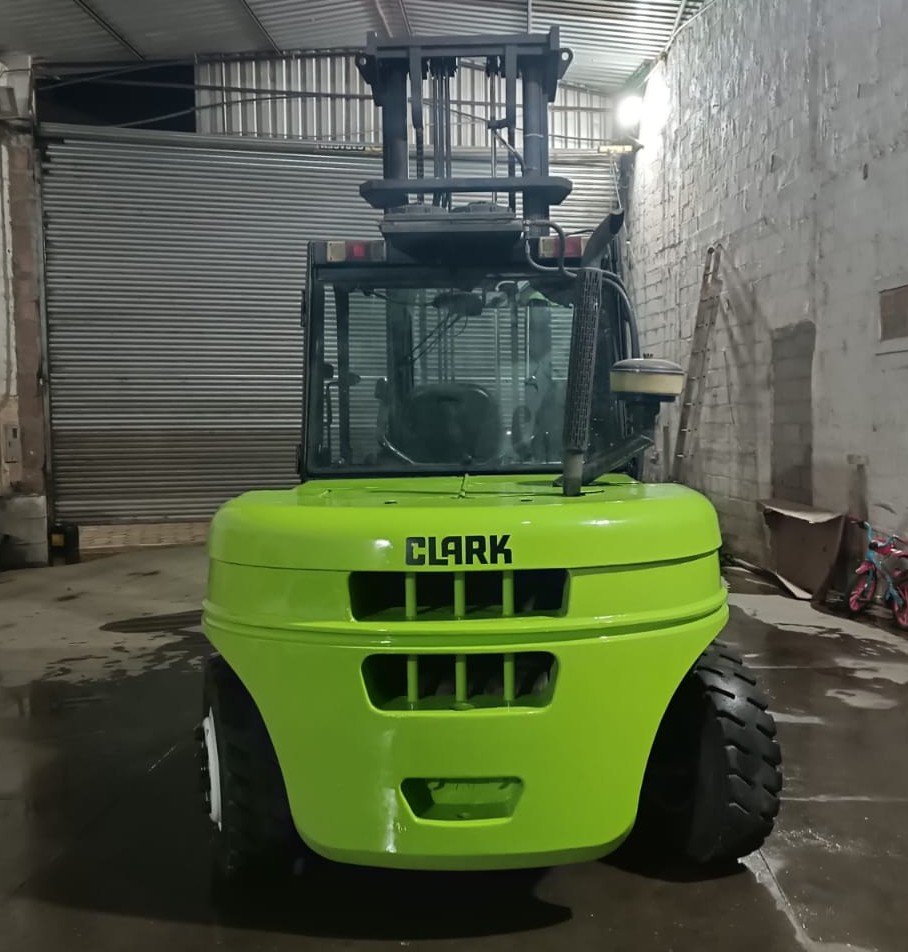 Empilhadeira Combustão - Clark - C70D