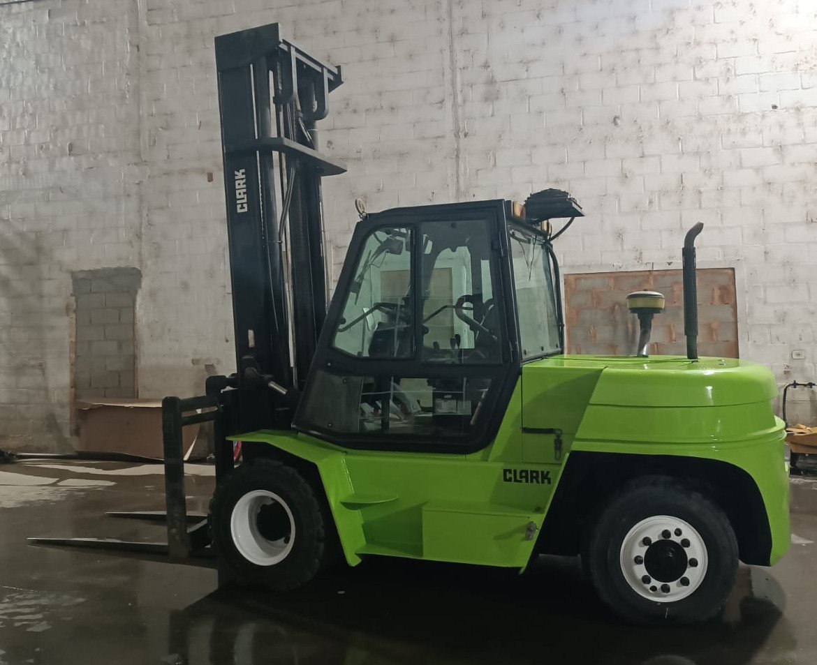 Empilhadeira Combustão - Clark - C70D