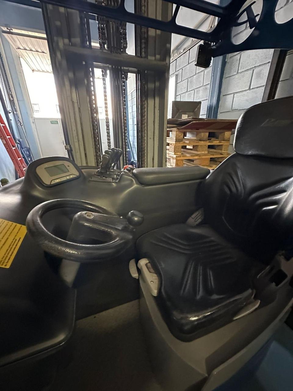 Empilhadeira Retrátil - Paletrans - PR2010