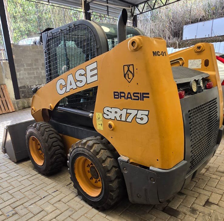 Mini Carregadeira - Case - SR175