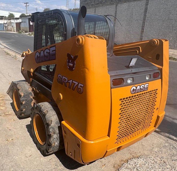 Mini Carregadeira - Case - SR175