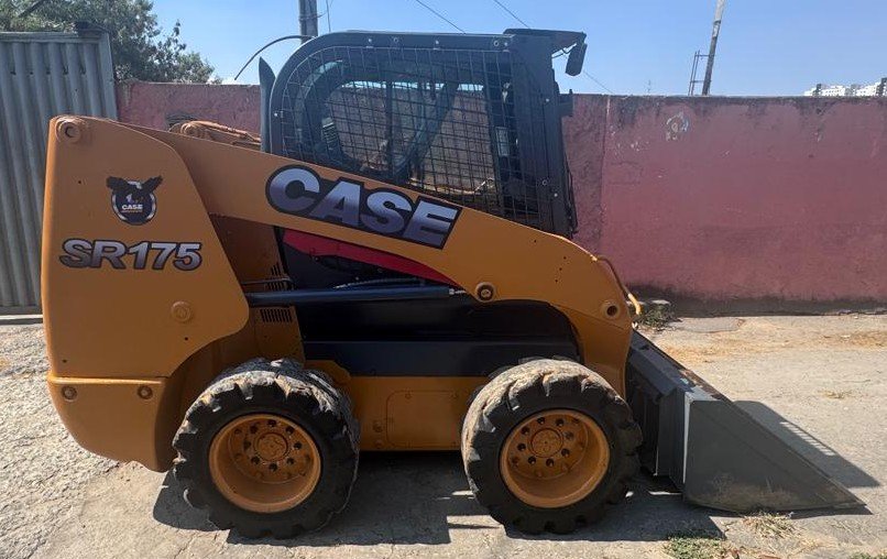 Mini Carregadeira - Case - SR175