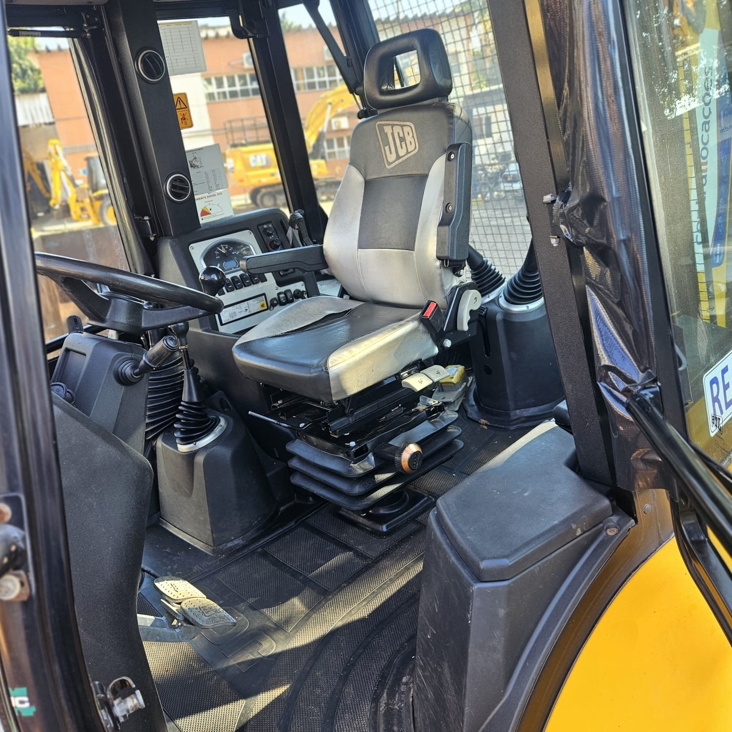 Retroescavadeira - JCB - 3CX