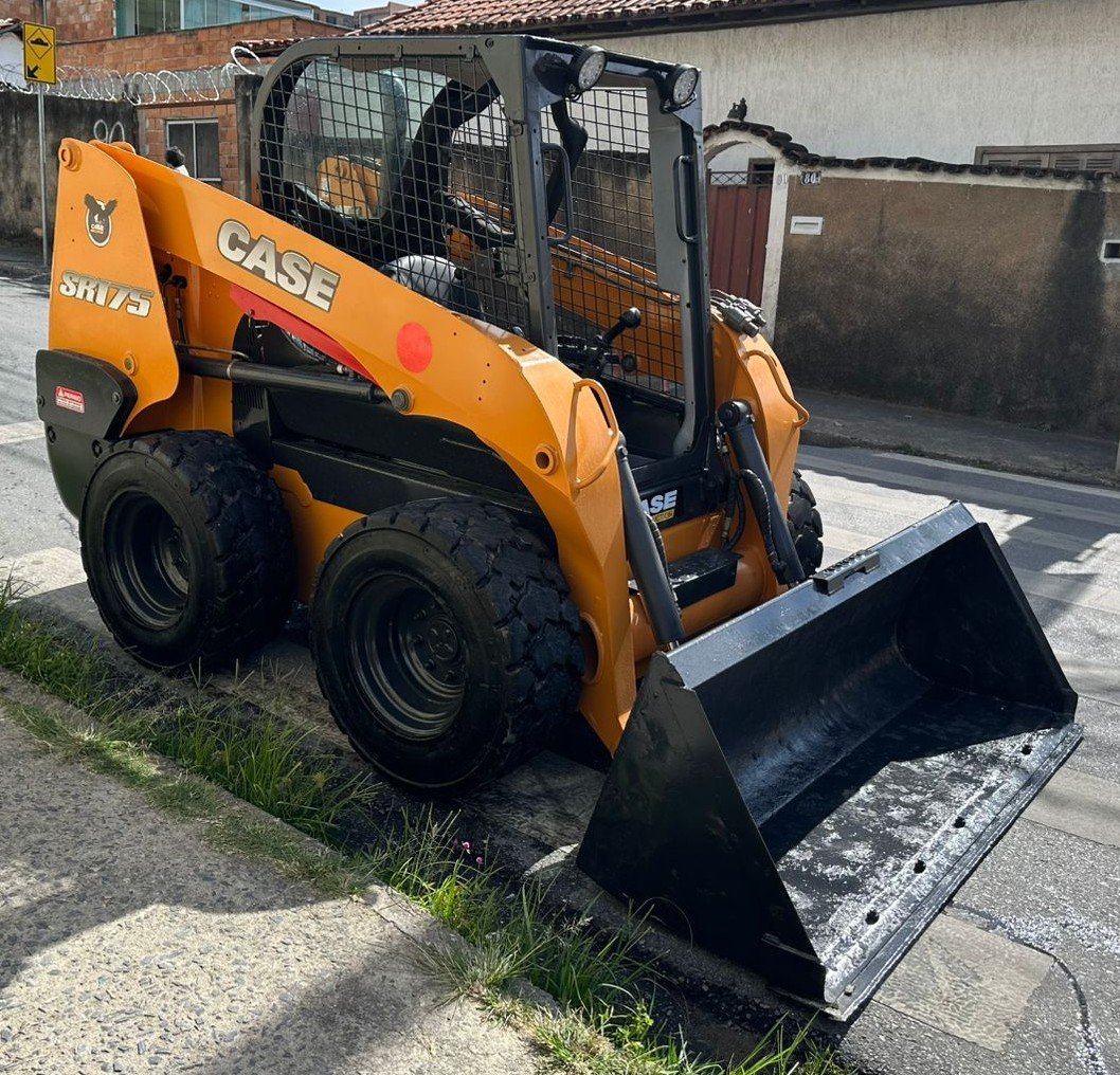 Mini Carregadeira - Case - SR175