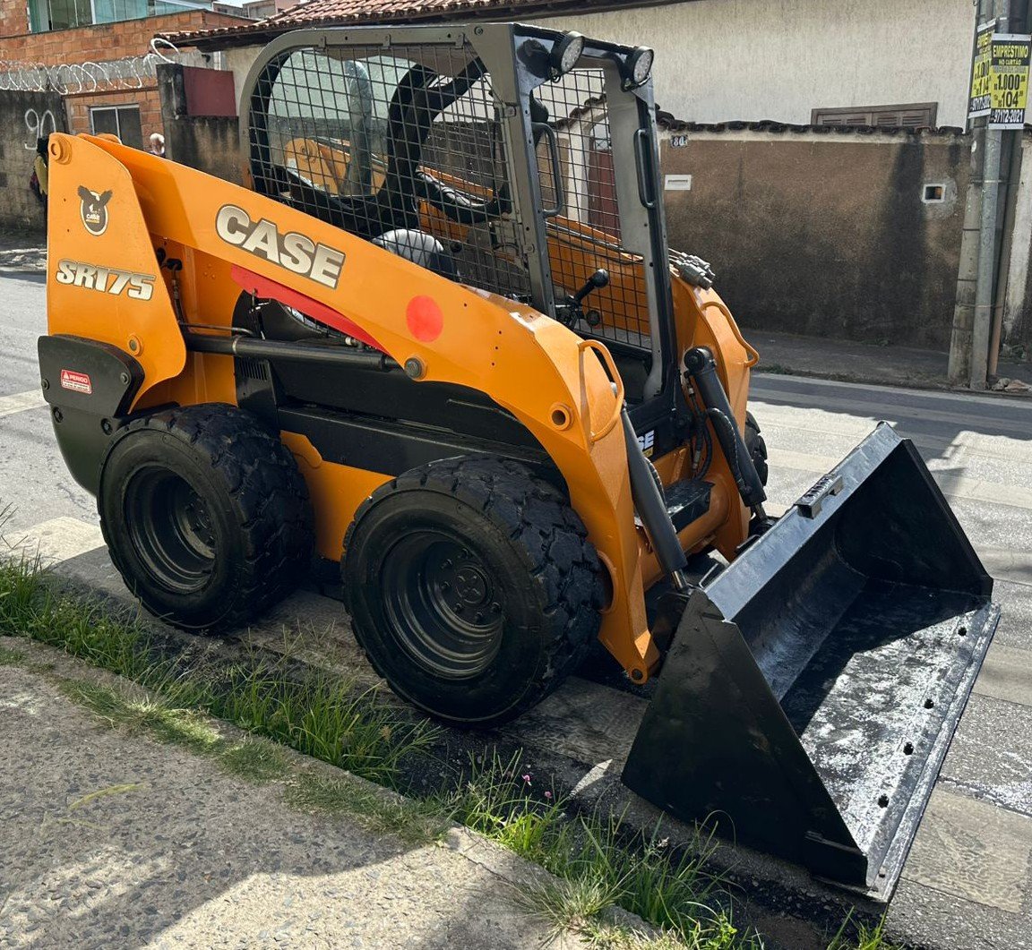 Mini Carregadeira - Case - SR175