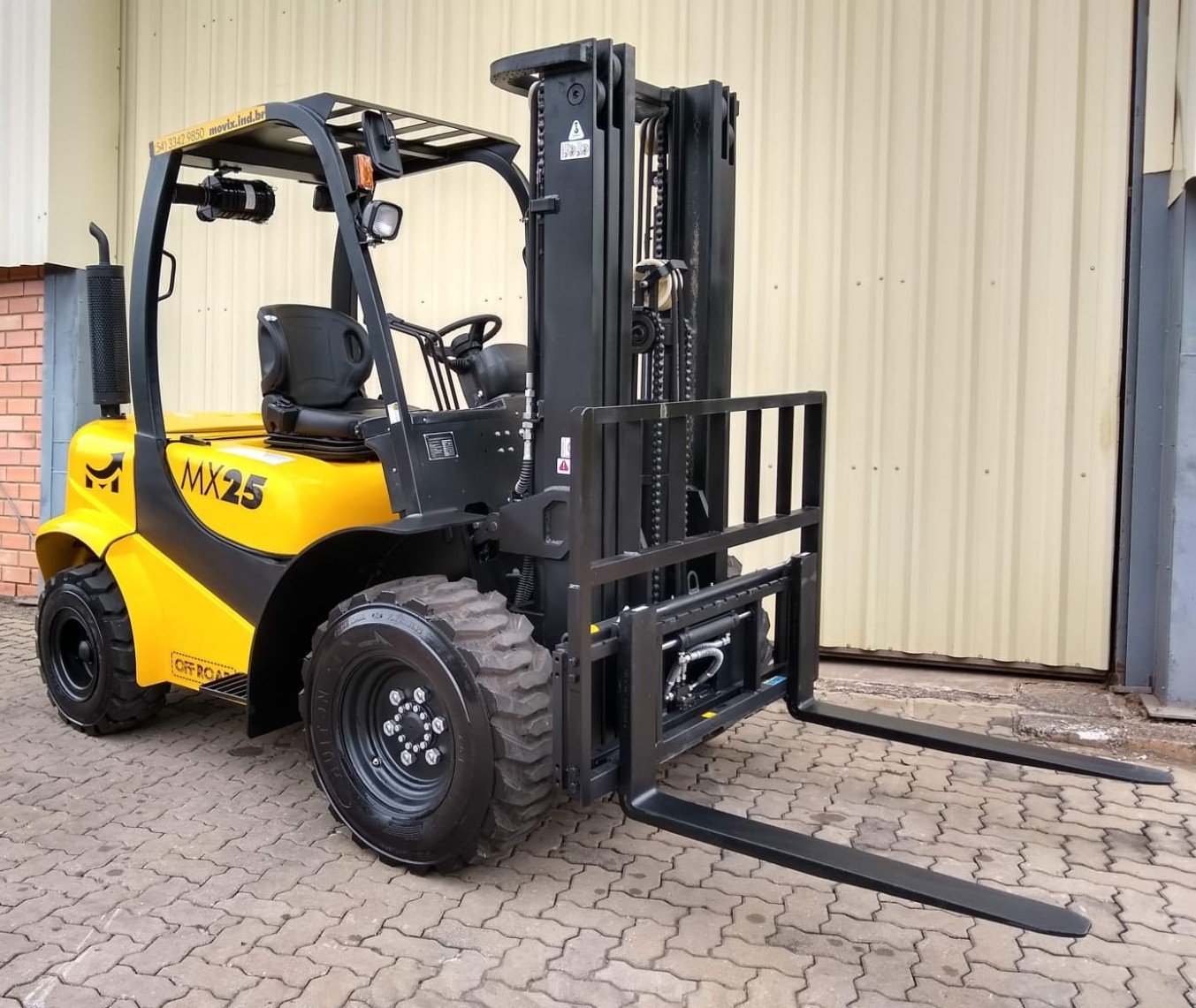 Empilhadeira Trator - Movix - MX25 OF Road