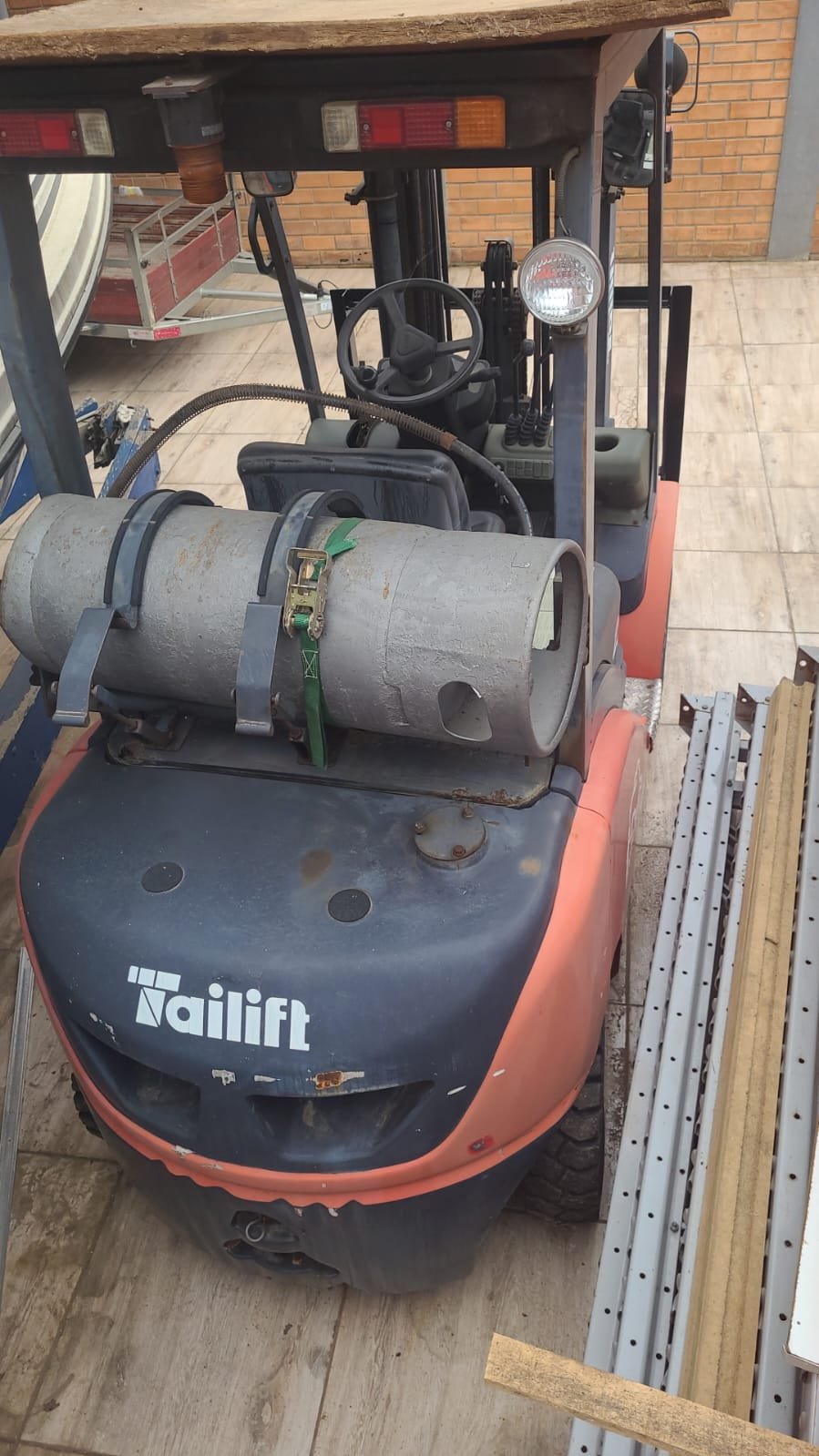 Empilhadeira Combustão - Tailift - FG25