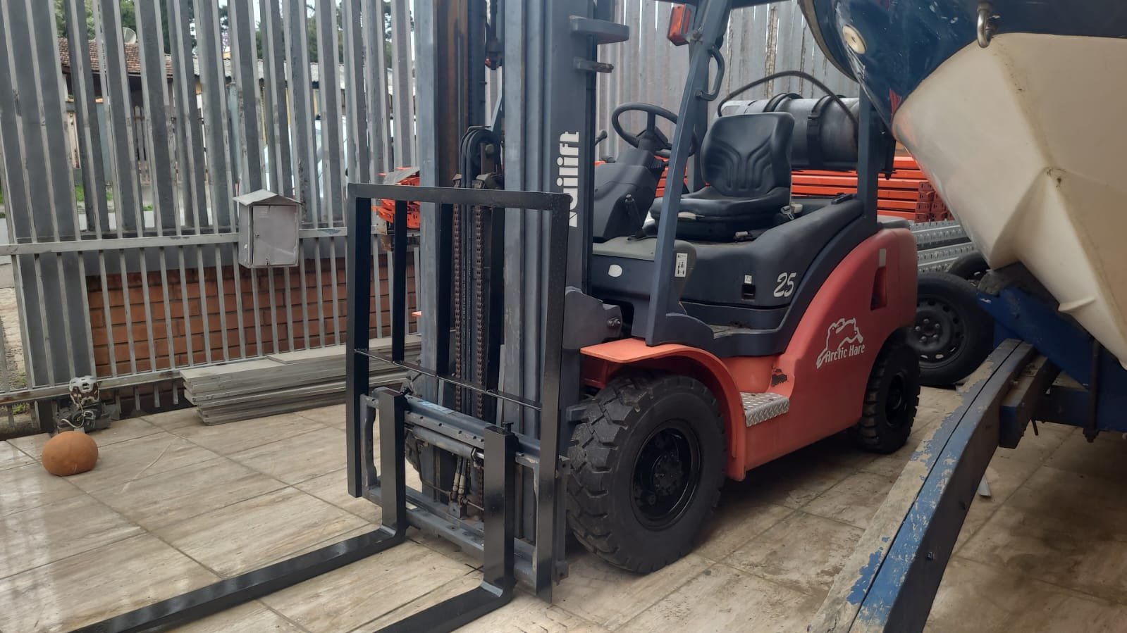 Empilhadeira Combustão - Tailift - FG25