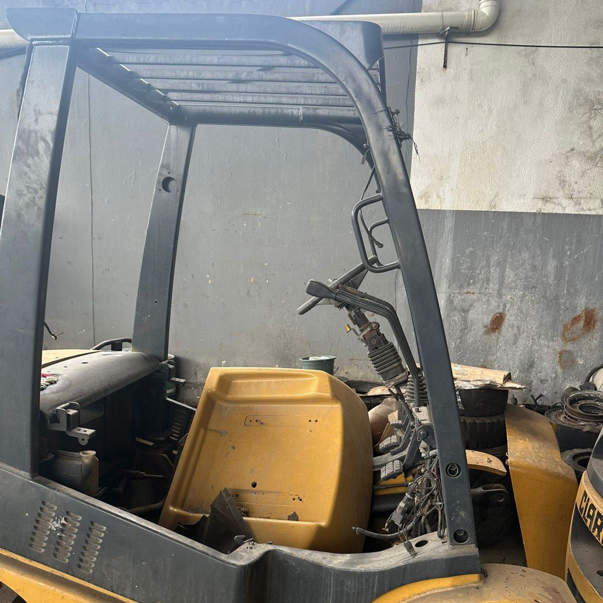 Empilhadeira Combustão - 02 Clark - CMP25