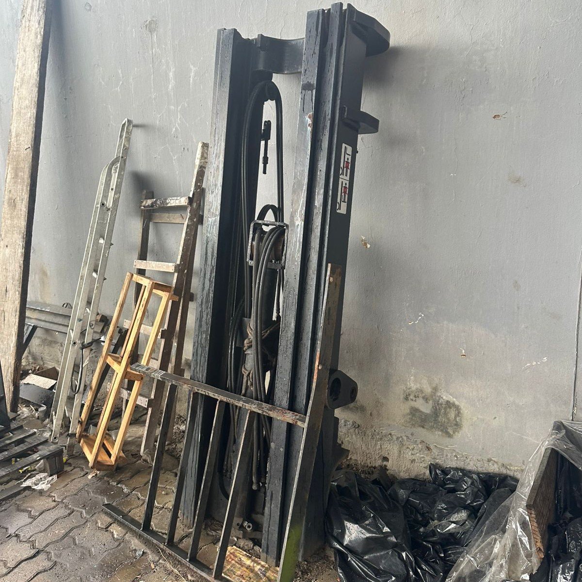 Empilhadeira Combustão - 02 Clark - CMP25