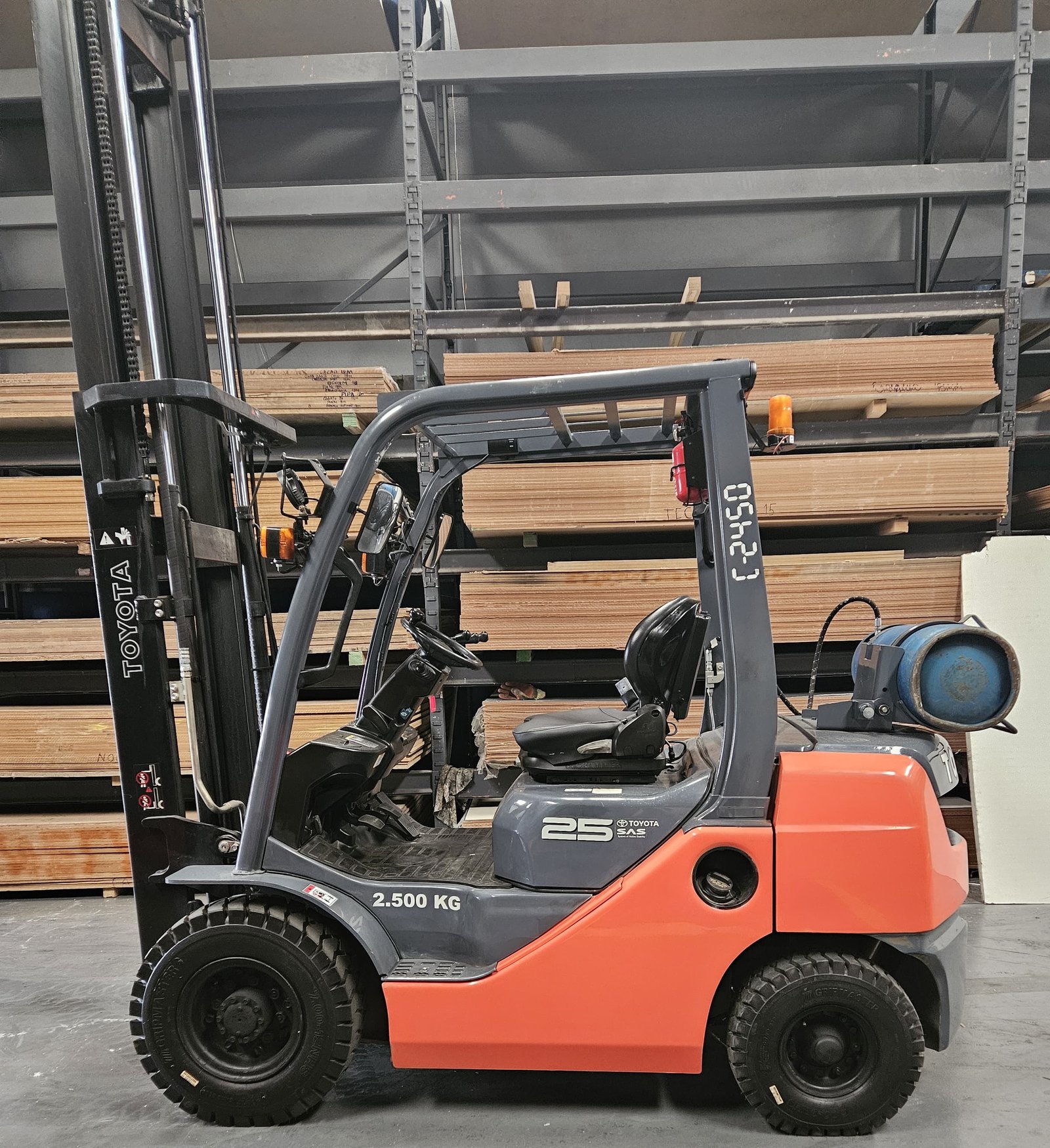 Empilhadeira Combustão - Toyota - 8FG25