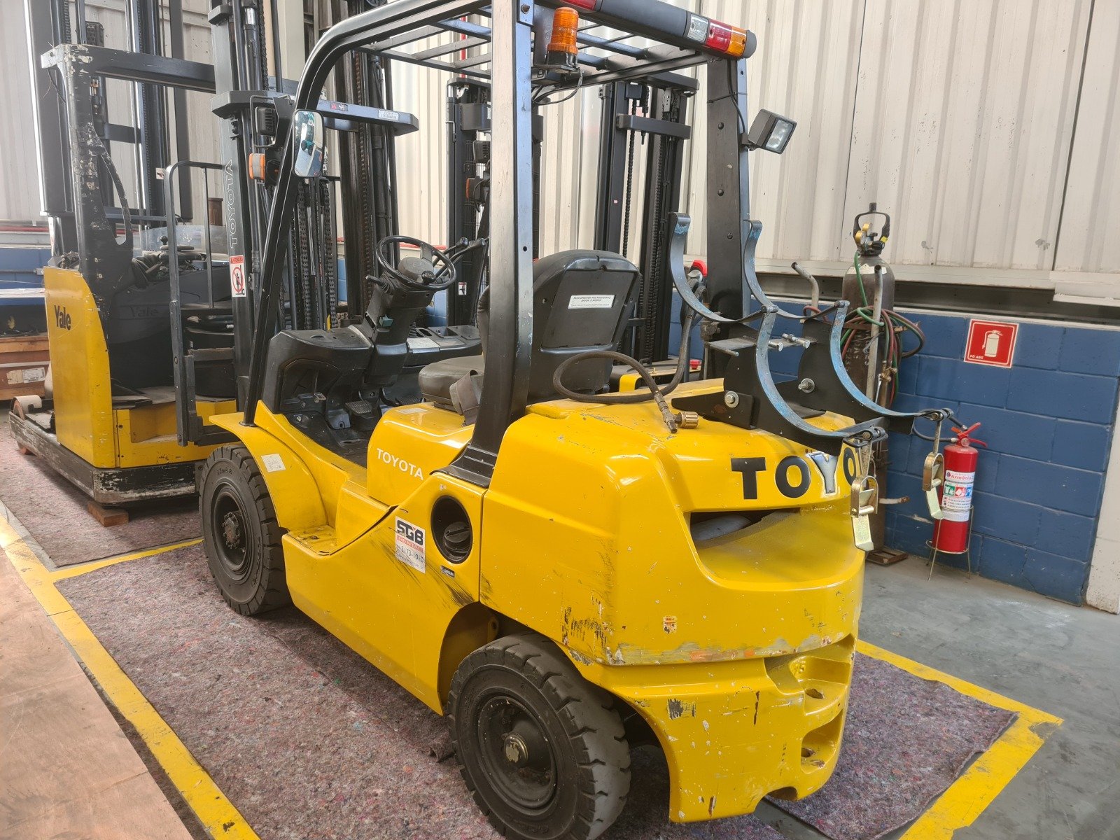 Empilhadeira Combustão - Toyota - 8FG25