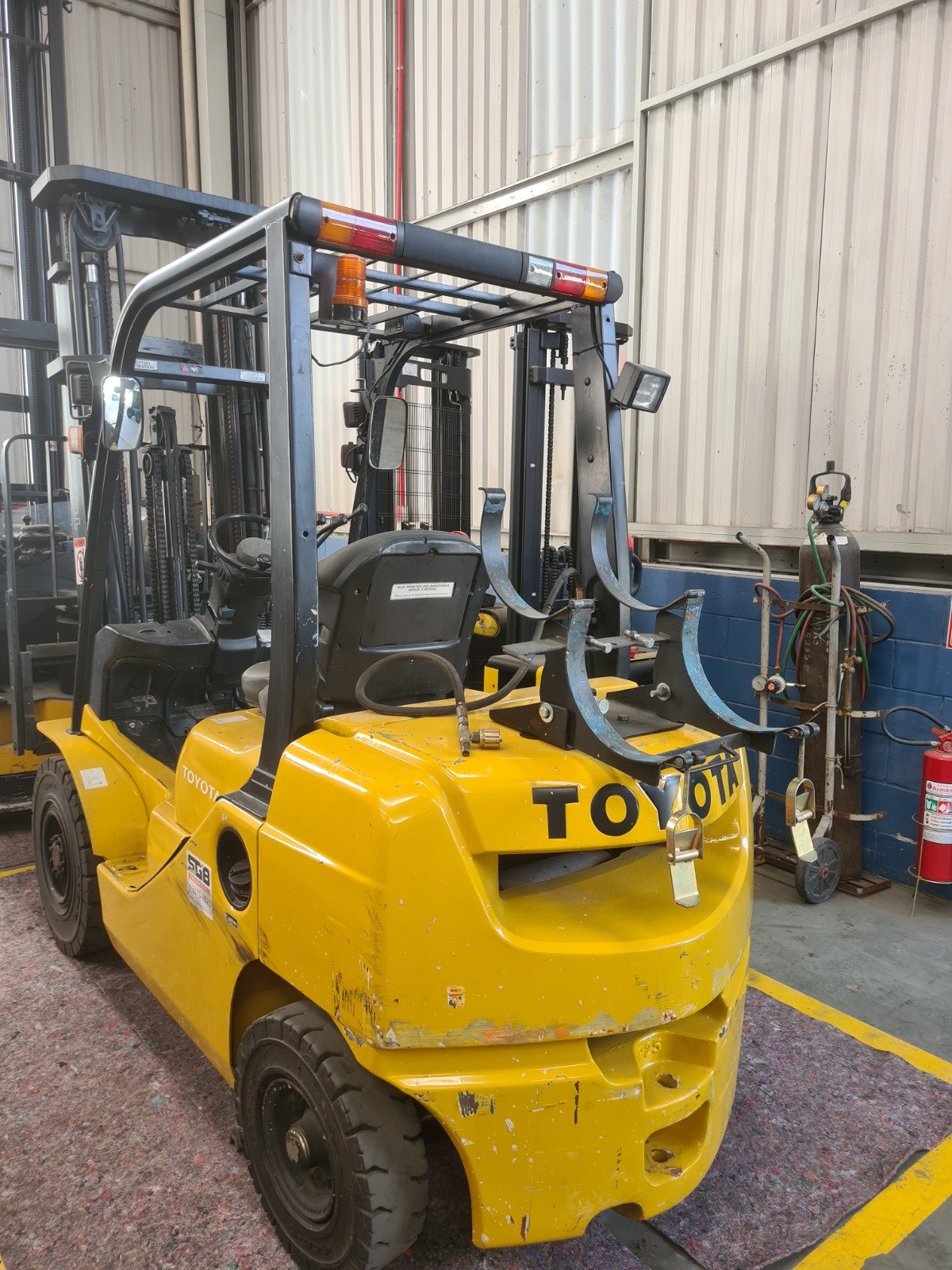 Empilhadeira Combustão - Toyota - 8FG25