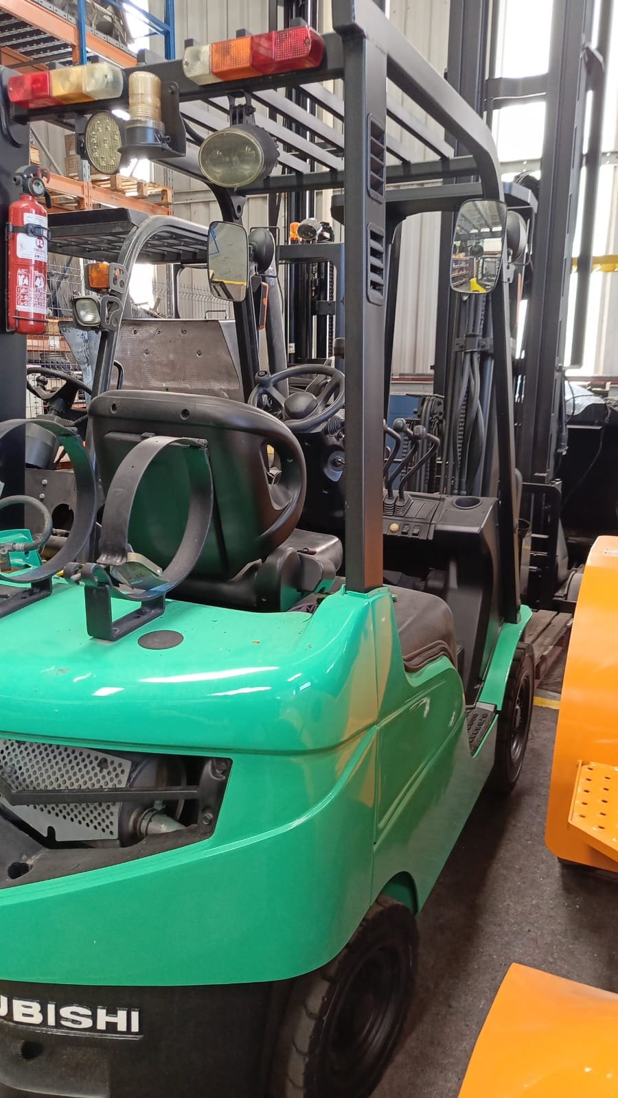 Empilhadeira Combustão - Mitsubishi - FG18NM