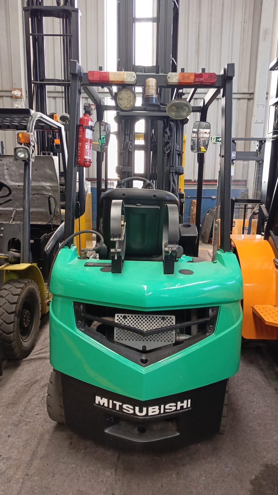 Empilhadeira Combustão - Mitsubishi - FG18NM