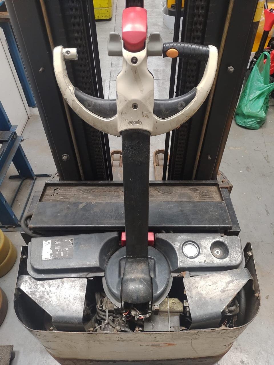 Empilhadeira Paleteira - Crown - WE2300