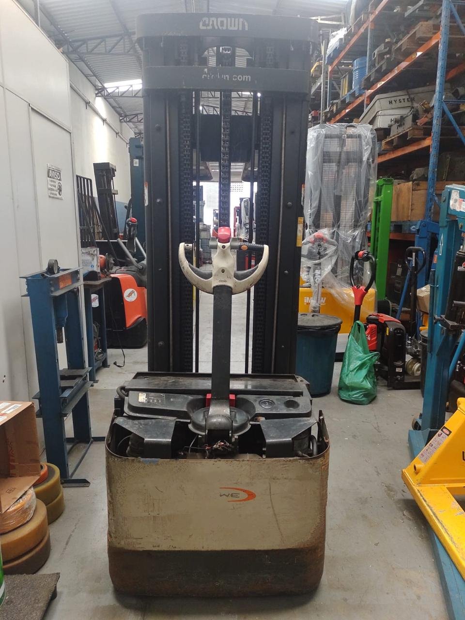 Empilhadeira Paleteira - Crown - WE2300