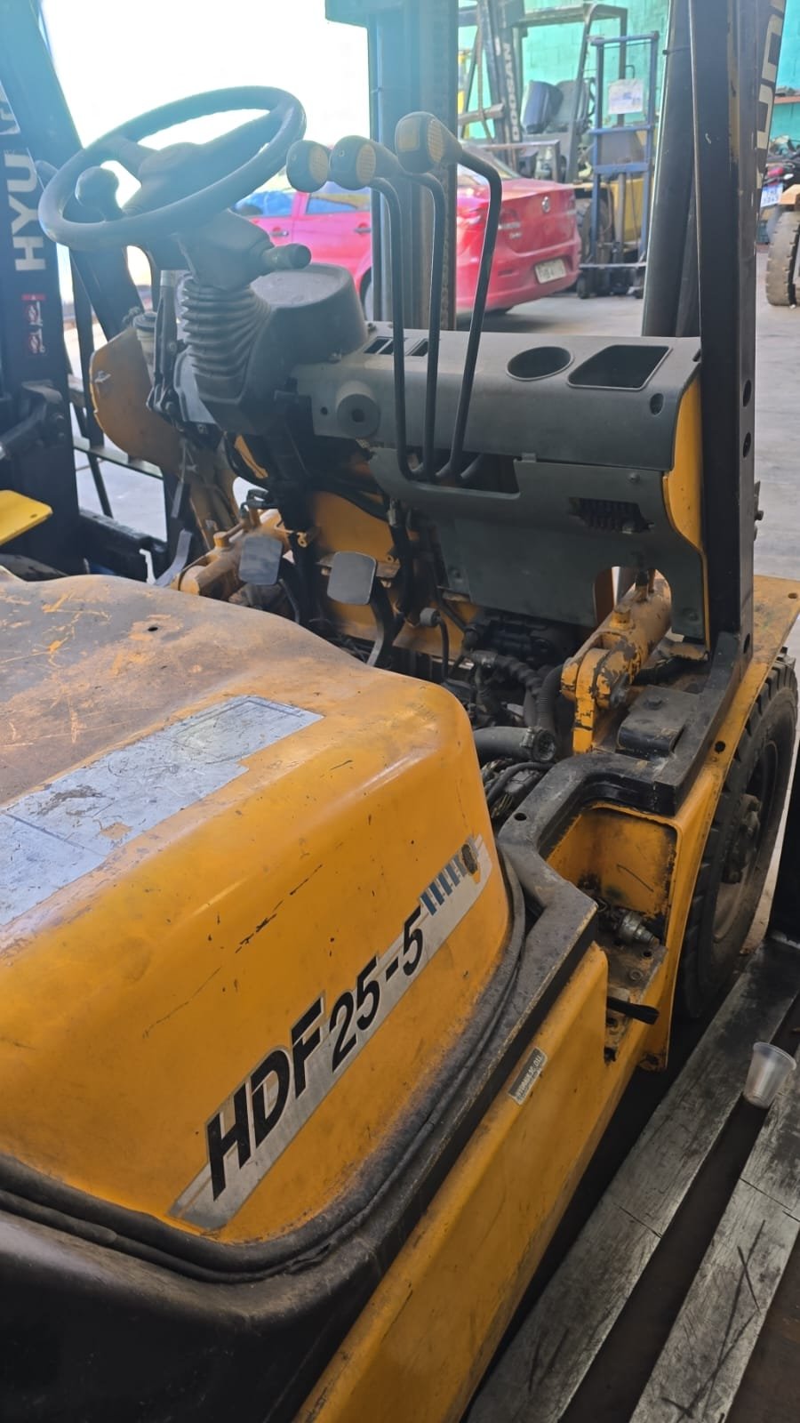 Empilhadeira Combustão - Hyundai - HDF25