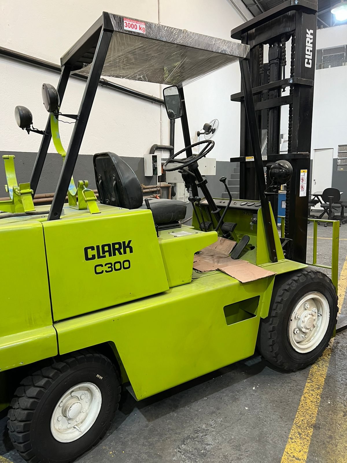 Empilhadeira Combustão - Clark - C300HY60