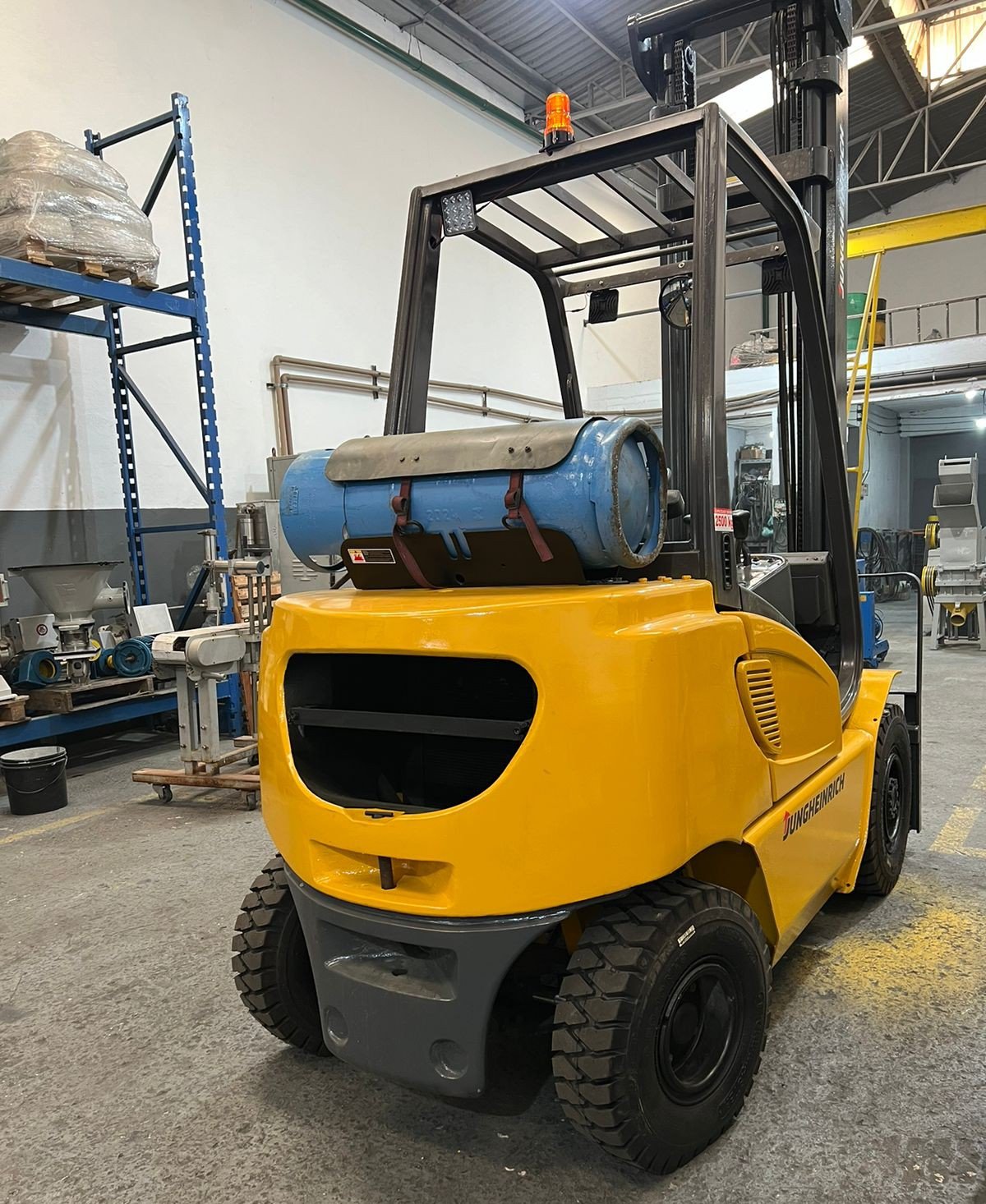 Empilhadeira Combustão - Jungheinrich - TFG25