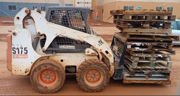 Mini Carregadeira - BobCat - S175