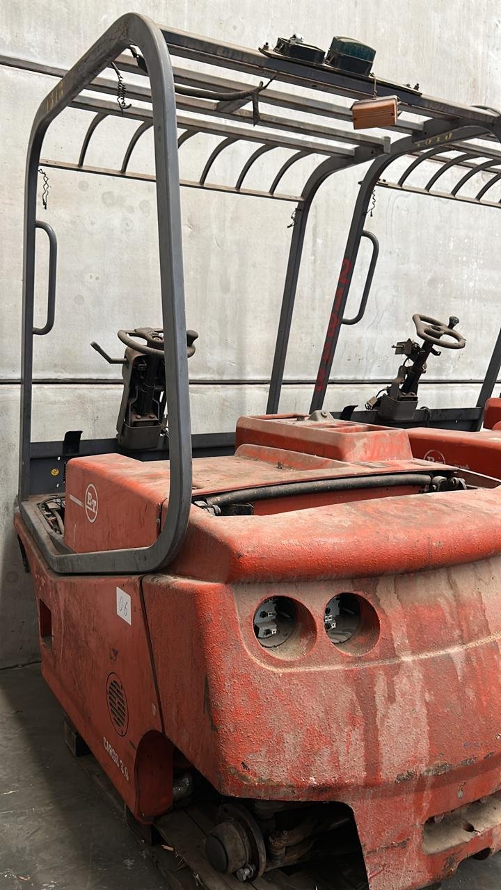 Empilhadeira Contrabalanceada - 02 Toyota / BT - CBE 3.0