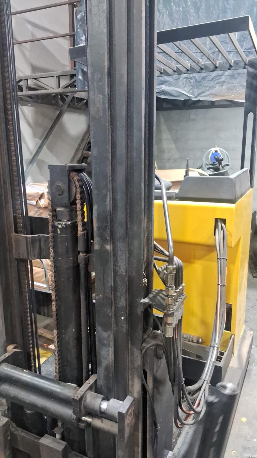 Empilhadeira Retrátil - Skam - EPR